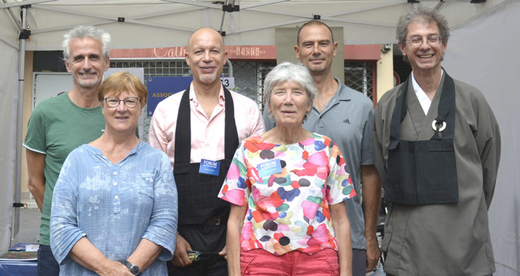 les pratiquants de l'association zen de rosny sous bois (93)