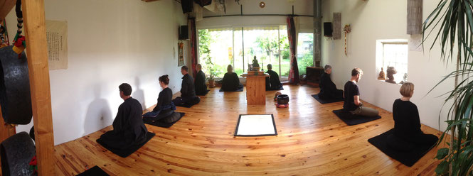 séance de zazen au dojo elephant blanc de Montreuil